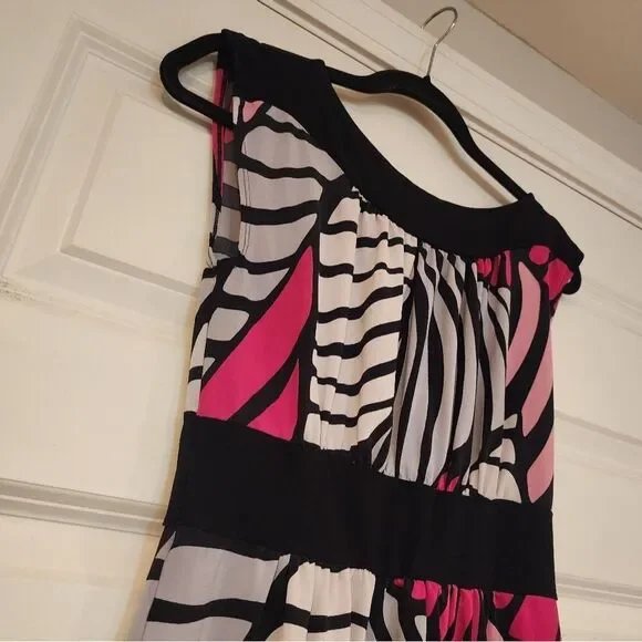 Stretchy silky black and pink mini dress - Picture 2 of 4